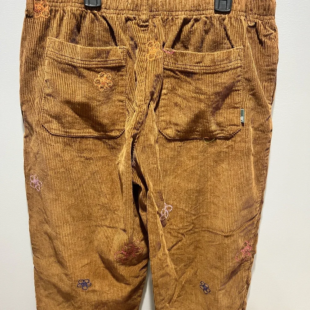 Women's Urban Outfitters Daisy Embroidered Corduroy, LARGE‎